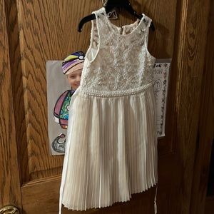 BEAUTIFUL sleeveless dress.